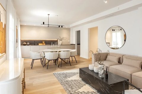 Apartamento de 3 dormitorios en venta en Barcelona, Cataluña, Spain № 1067 - foto 4