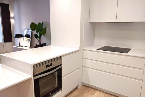 Apartamento de 2 dormitorios en venta en Barcelona, Cataluña, Spain № 1068 - foto 4