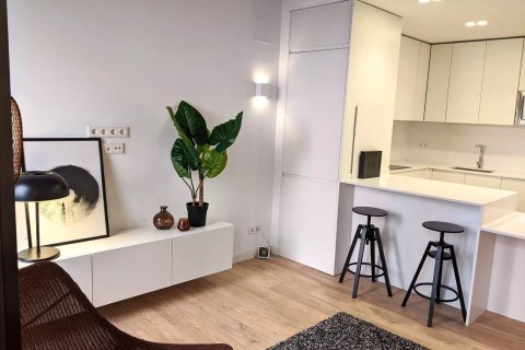 Apartamento de 2 dormitorios en venta en Barcelona, Cataluña, Spain № 1068 - foto 3