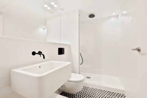 Apartamento de 2 dormitorios en venta en Barcelona, Cataluña, Spain № 1068 - foto 11