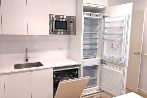 Apartamento de 2 dormitorios en venta en Barcelona, Cataluña, Spain № 1068 - foto 5