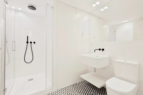 Apartamento de 2 dormitorios en venta en Barcelona, Cataluña, Spain № 1068 - foto 8