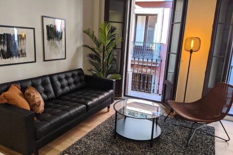 Apartamento de 2 dormitorios en venta en Barcelona, Cataluña, Spain № 1068 - foto 2