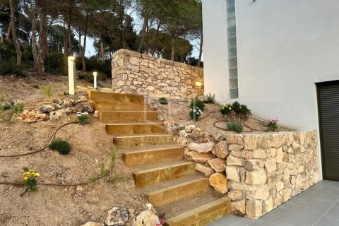 Villa de 4 dormitorios en venta en Lloret de Mar, Gerona, Cataluña, Spain № 1001 - foto 4
