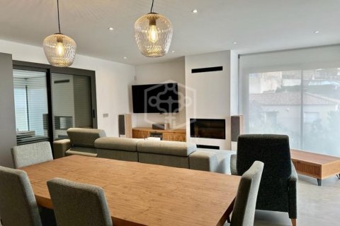 Villa de 4 dormitorios en venta en Lloret de Mar, Gerona, Cataluña, Spain № 1001 - foto 23
