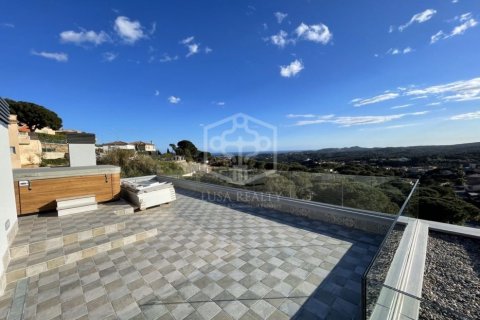 Villa de 4 dormitorios en venta en Lloret de Mar, Gerona, Cataluña, Spain № 1001 - foto 7