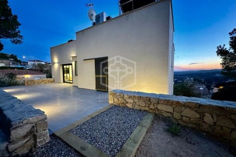 Villa de 4 dormitorios en venta en Lloret de Mar, Gerona, Cataluña, Spain № 1001 - foto 10