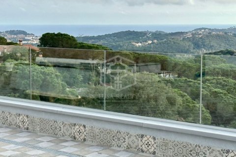 Villa de 4 dormitorios en venta en Lloret de Mar, Gerona, Cataluña, Spain № 1001 - foto 8