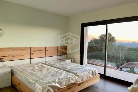 Villa de 4 dormitorios en venta en Lloret de Mar, Gerona, Cataluña, Spain № 1001 - foto 17