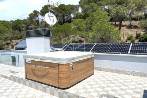Villa de 4 dormitorios en venta en Lloret de Mar, Gerona, Cataluña, Spain № 1001 - foto 6