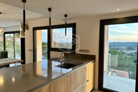 Villa de 4 dormitorios en venta en Lloret de Mar, Gerona, Cataluña, Spain № 1001 - foto 19