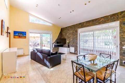 9 bedrooms villa for sale in Condado del Jaruco, Girona, Catalonia, Spain № 1000 - photo 15