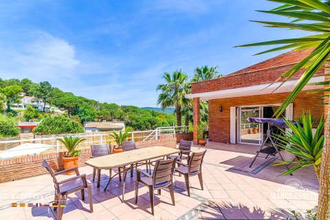 9 bedrooms villa for sale in Condado del Jaruco, Girona, Catalonia, Spain № 1000 - photo 3