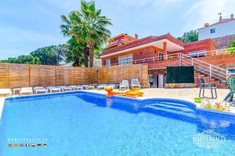 9 bedrooms villa for sale in Condado del Jaruco, Girona, Catalonia, Spain № 1000 - photo 6