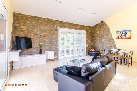 9 bedrooms villa for sale in Condado del Jaruco, Girona, Catalonia, Spain № 1000 - photo 13