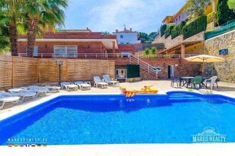 9 bedrooms villa for sale in Condado del Jaruco, Girona, Catalonia, Spain № 1000 - photo 5