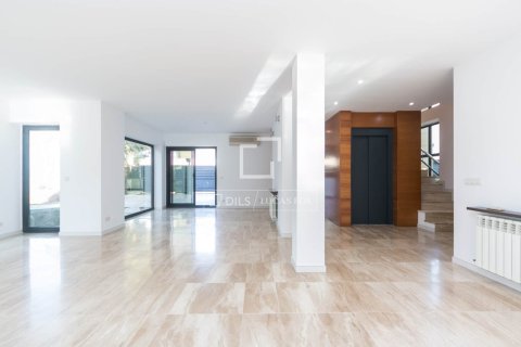 4 bedrooms villa for sale in Sant Cugat Del Valles, Barcelona, Catalonia, Spain № 4052 - photo 11