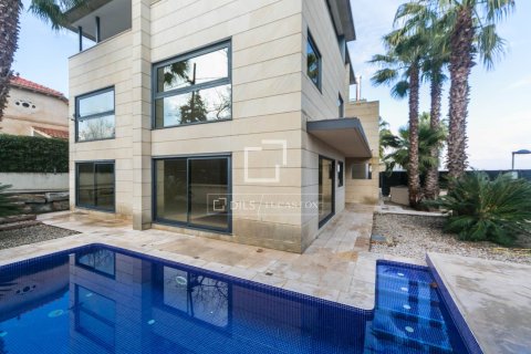 Villa de 4 dormitorios en venta en Sant Cugat del Vallès, Barcelona, Cataluña, Spain № 4052