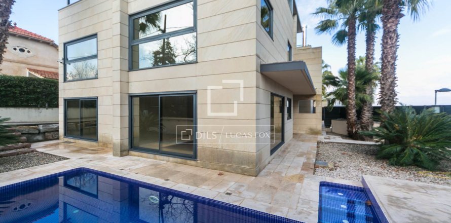 4 bedrooms villa for sale in Sant Cugat Del Valles, Barcelona, Catalonia, Spain № 4052