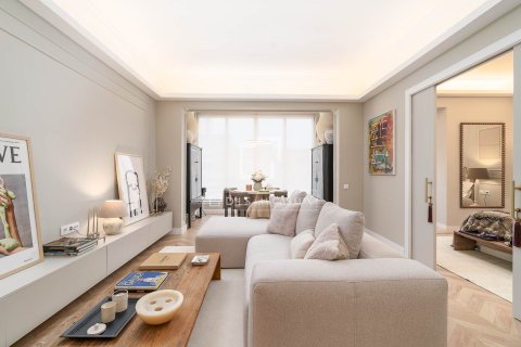 Купить квартиру в Барселона, Испания с 3 спальни, 94м², № 4047 - фото 2