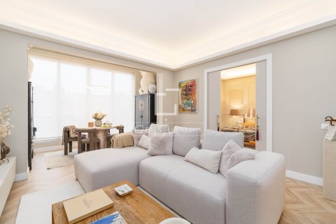 3 bedrooms apartment for sale in Barcelona, Catalonia, Spain № 4047
