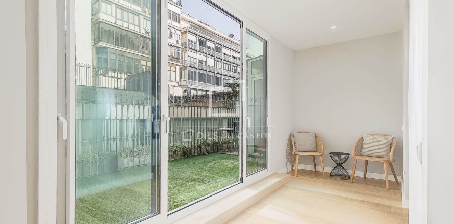 Apartamento de 3 dormitorios en venta en Barcelona, Cataluña, Spain № 4048
