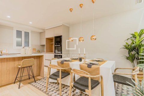 Apartamento de 3 dormitorios en venta en Barcelona, Cataluña, Spain № 4048 - foto 6