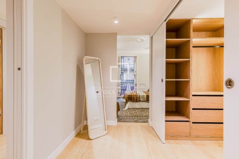 Apartamento de 3 dormitorios en venta en Barcelona, Cataluña, Spain № 4048 - foto 19