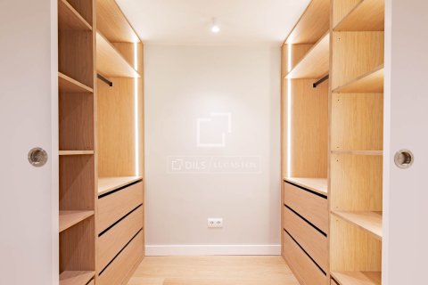 Apartamento de 3 dormitorios en venta en Barcelona, Cataluña, Spain № 4048 - foto 20