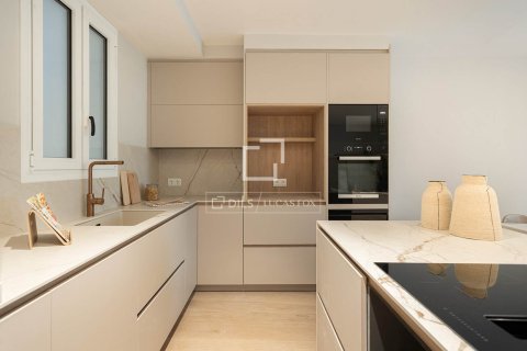 Apartamento de 3 dormitorios en venta en Barcelona, Cataluña, Spain № 4048 - foto 8