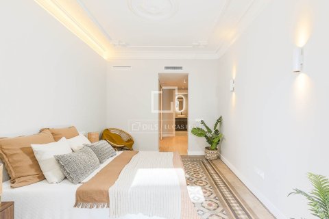 Apartamento de 3 dormitorios en venta en Barcelona, Cataluña, Spain № 4048 - foto 26
