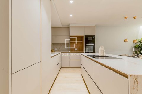 Apartamento de 3 dormitorios en venta en Barcelona, Cataluña, Spain № 4048 - foto 9