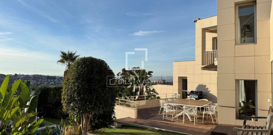 Villa de 4 dormitorios en venta en Sant Just Desvern, Barcelona, Cataluña, Spain № 6268