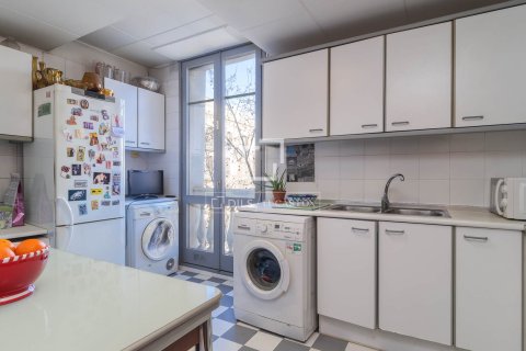 Apartamento de 3 dormitorios en venta en Barcelona, Cataluña, Spain № 6271 - foto 17