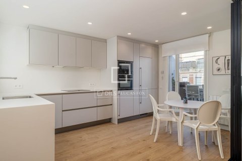 Apartamento de 5 dormitorios en venta en Barcelona, Cataluña, Spain № 6267 - foto 18