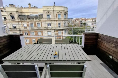 Apartamento de 5 dormitorios en venta en Barcelona, Cataluña, Spain № 6267 - foto 3