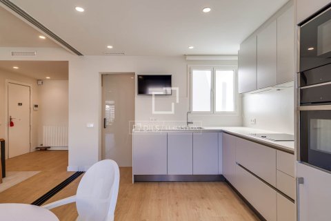 Apartamento de 5 dormitorios en venta en Barcelona, Cataluña, Spain № 6267 - foto 16