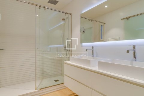 Apartamento de 5 dormitorios en venta en Barcelona, Cataluña, Spain № 6267 - foto 24