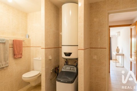 Casa adosada de 4 dormitorios en venta en Torroella de Montgrí, Gerona, Cataluña, Spain № 8930 - foto 25