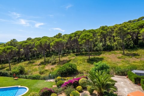 Casa adosada de 4 dormitorios en venta en Torroella de Montgrí, Gerona, Cataluña, Spain № 8930 - foto 3