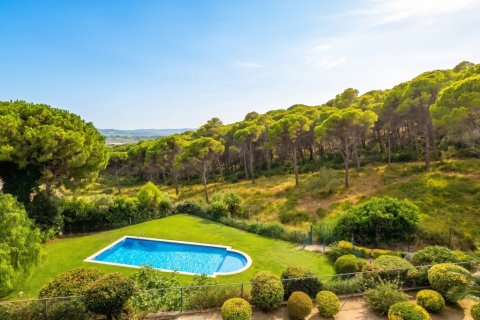 Casa adosada de 4 dormitorios en venta en Torroella de Montgrí, Gerona, Cataluña, Spain № 8930 - foto 4