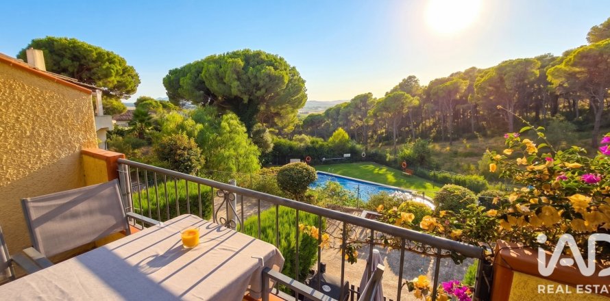 Casa adosada de 4 dormitorios en venta en Torroella de Montgrí, Gerona, Cataluña, Spain № 8930