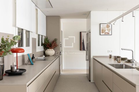 Купить квартиру в Барселона, Испания с 2 спальни, 135м², № 4138 - фото 21