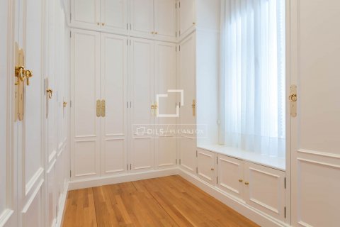  Castillos de 9 dormitorios en venta en Sant Just Desvern, Barcelona, Cataluña, Spain № 8681 - foto 21