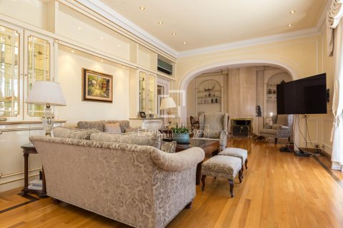  Castillos de 9 dormitorios en venta en Sant Just Desvern, Barcelona, Cataluña, Spain № 8681 - foto 14