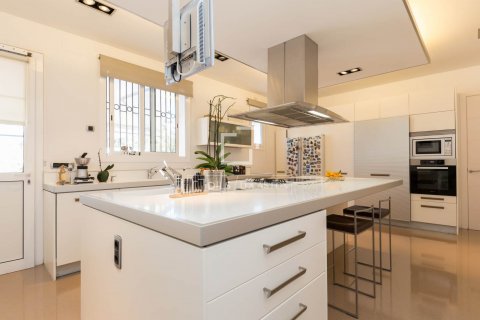  Castillos de 9 dormitorios en venta en Sant Just Desvern, Barcelona, Cataluña, Spain № 8681 - foto 17