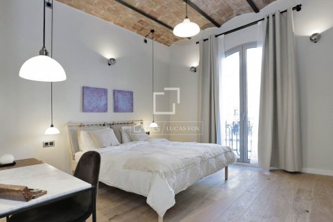 Apartamento de 3 dormitorios en venta en Barcelona, Cataluña, Spain № 8680