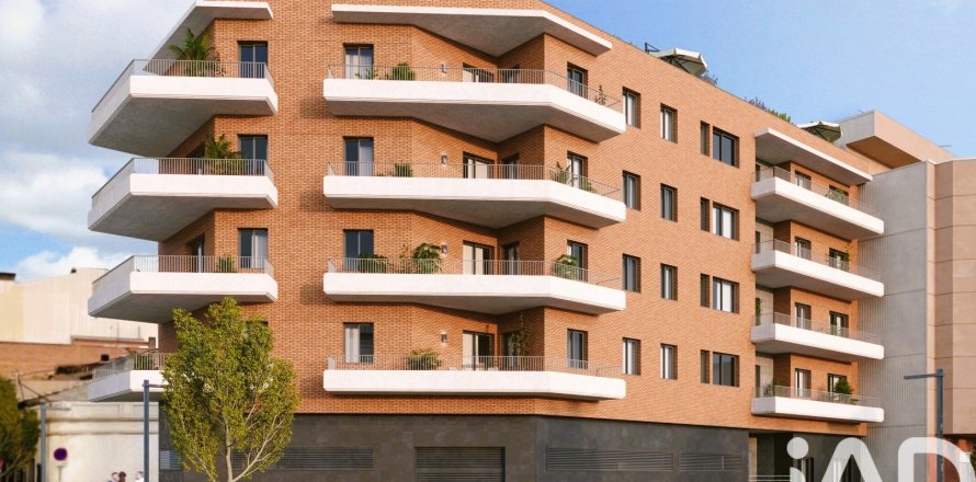 Apartamento de 4 dormitorios en venta en Montcada i Reixac, Barcelona, Cataluña, Spain № 4735