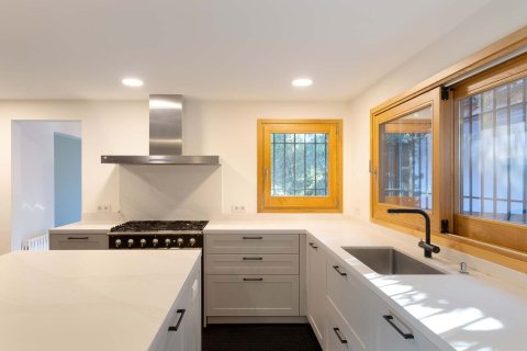 Купить дом в Кабрера-де-Мар, Испания с 7 комнат, 698м², № 7629 - фото 23