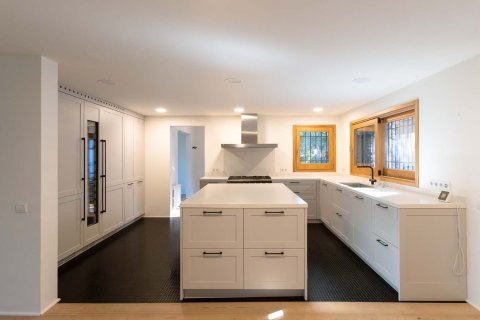 Купить дом в Кабрера-де-Мар, Испания с 7 комнат, 698м², № 7629 - фото 25